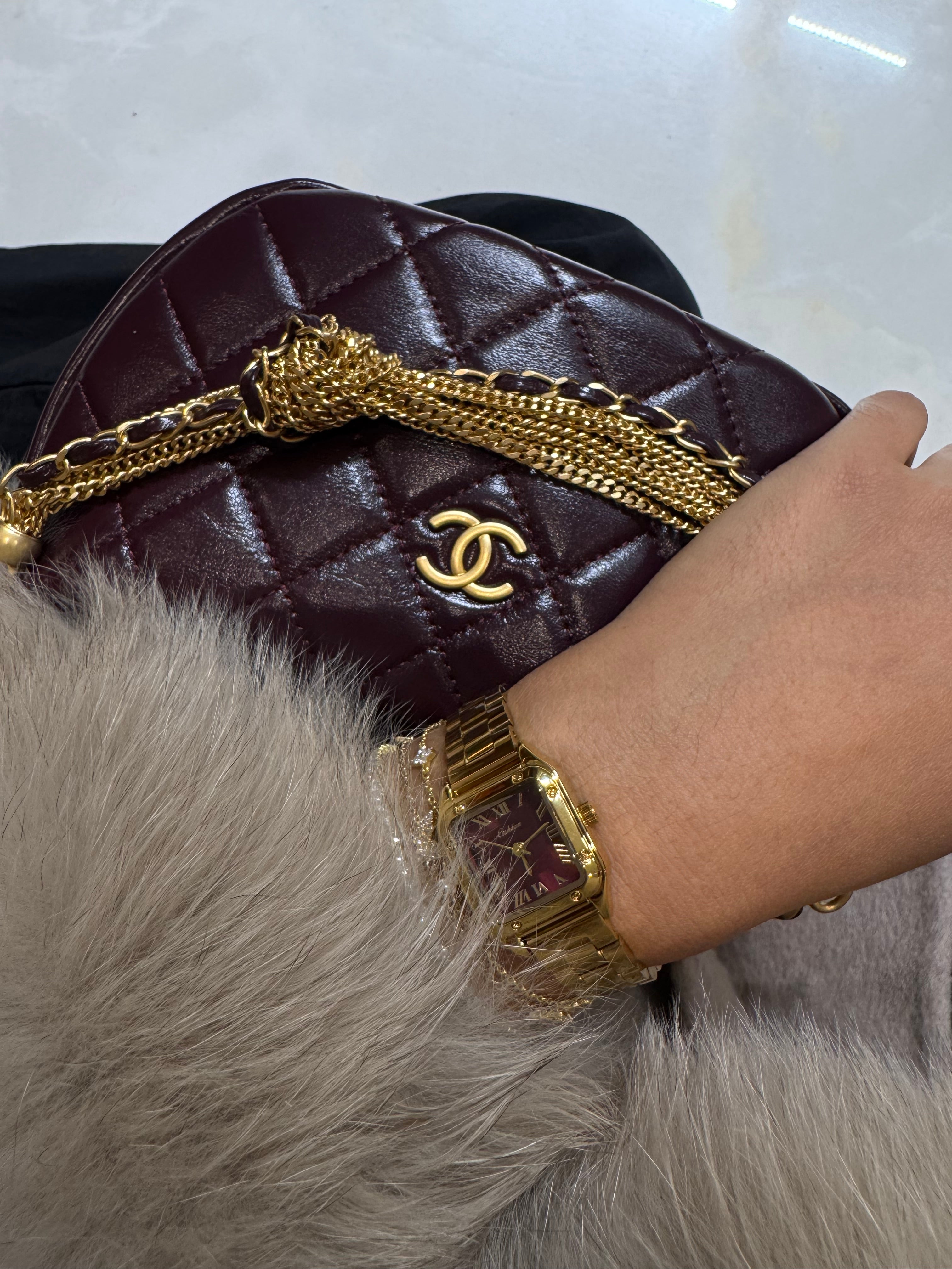 Santa or fond bordeaux